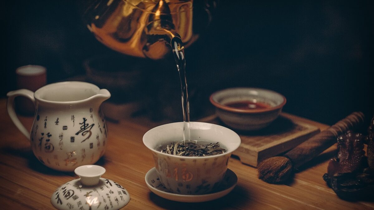 tea, cup, pot, tea leaves, pour, pouring, pouring tea, tea time, tea ceremony, beverage, hot tea, drink, kitchenware, teapot, traditional, black tea, tea cup, green tea