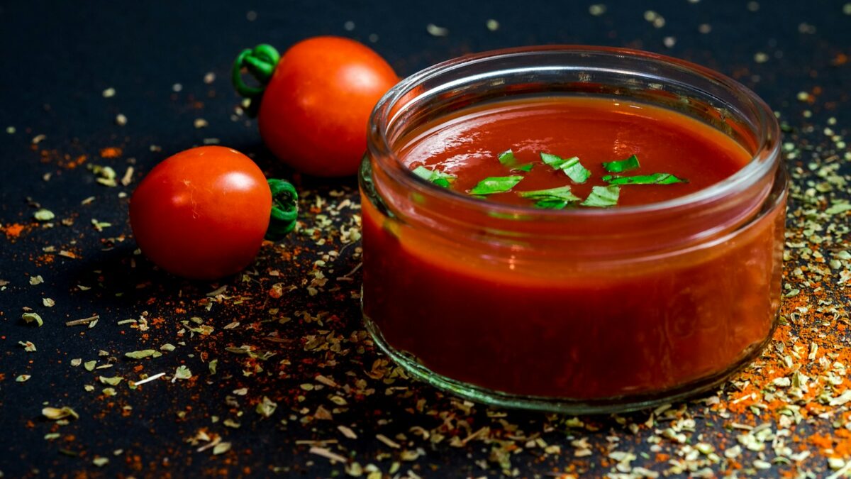 tomato and tomato puree with parsley in bowl