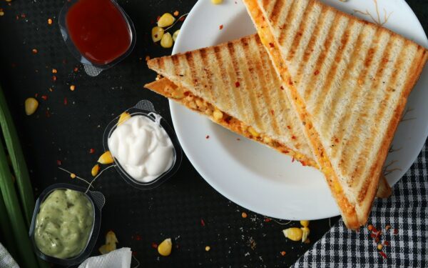 toasted bread with tartar sauce