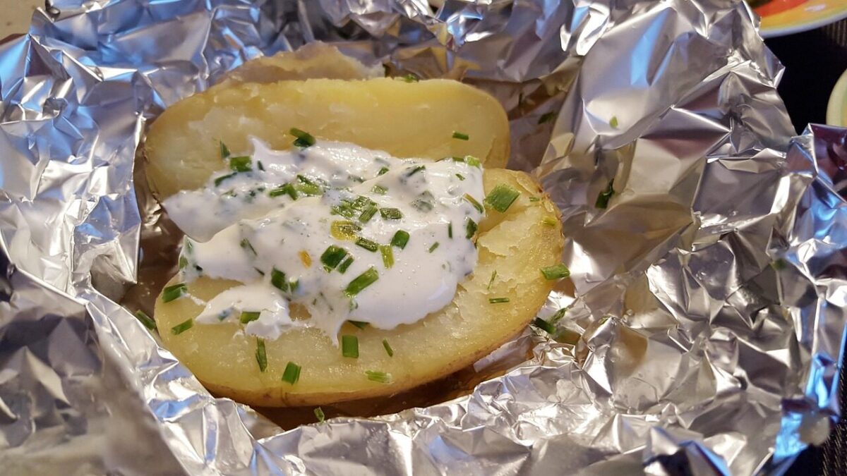 baked potatoes, potato dish, aluminum foil, grilled potatoes, grilling, heat, dish, cook, enjoy the meal, meal, garnish, food, yummy, enjoy, nourishment, potatoes, baked potatoes, baked potatoes, aluminum foil, aluminum foil, aluminum foil, aluminum foil, aluminum foil