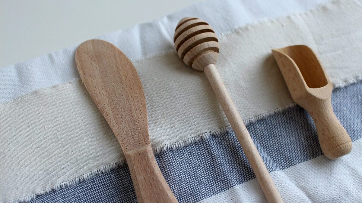 spoon, wood, wooden spoon, wooden cutlery, kitchen cutlery, kitchen, cutlery, wooden knife, carvings, cook, meal, food, rustic, old, kitchen towel