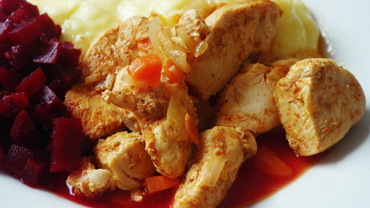 meal, lunch, chicken, a plate, dish, covered, potatoes