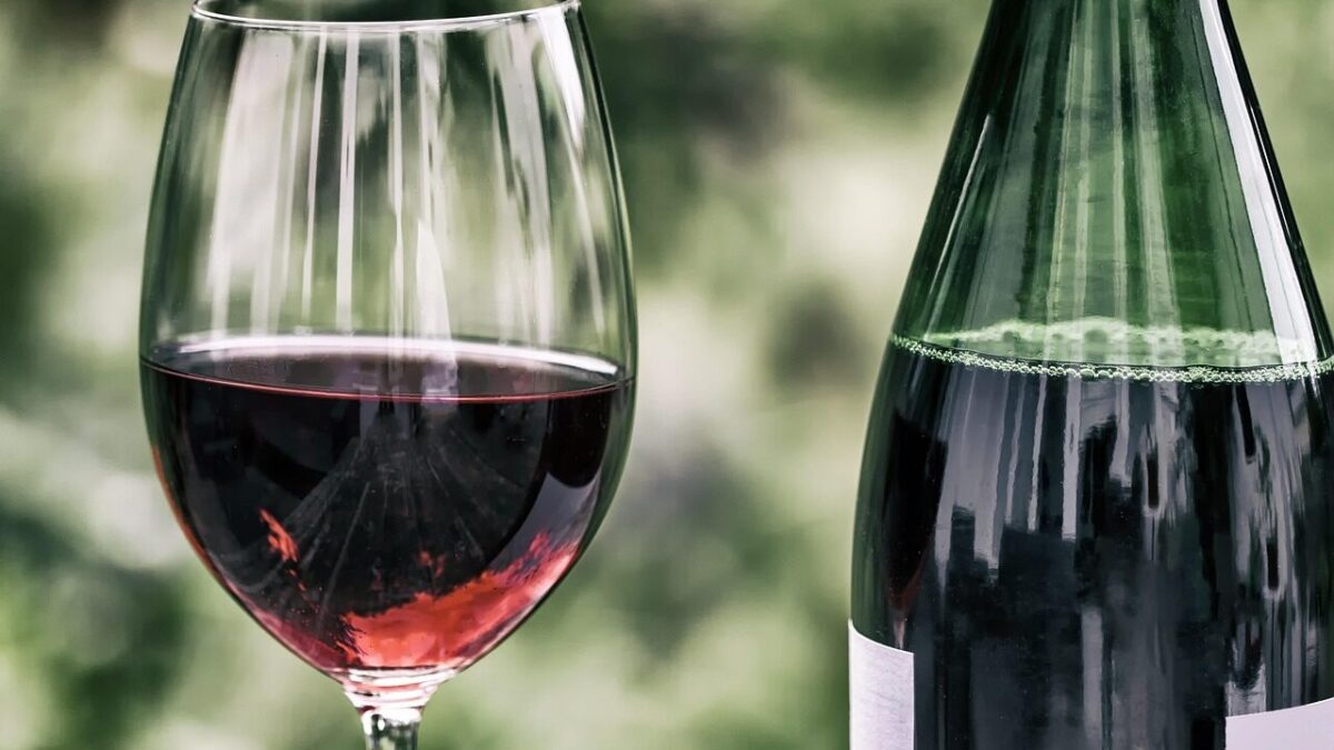 wine, retro, wine glass, wine bottle, red wine, glass, alcohol, liquid, enjoy, glass bottle, enjoyment, wine, wine, wine, wine, wine, red wine, red wine