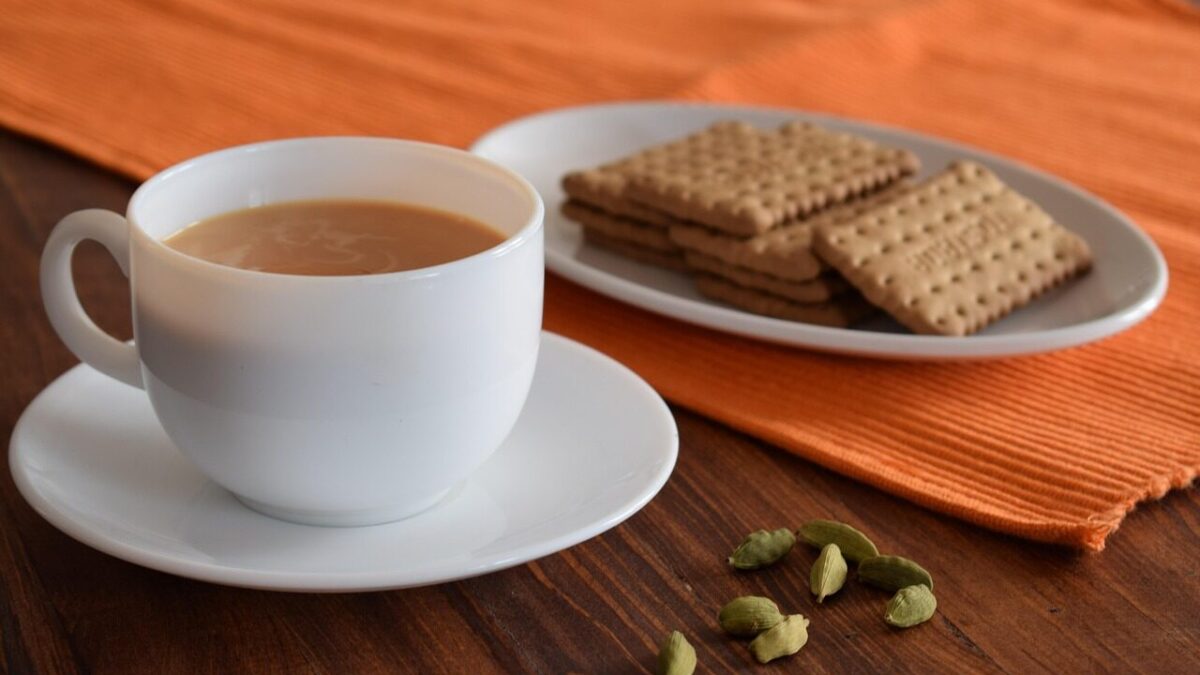 tea, biscuits, cardamom, cup, coffee, morning, cookies, food, crackers, table, coffee cup, sweet, tea cup, drink, milk tea, mahdi, brown tea, brown cup, brown morning