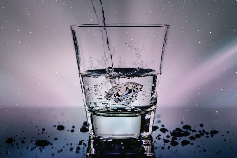 water, glass, liquid, wet, refreshment, nature, diamond, splash, water glass, drop of water, fresh, light effect, blow, gems, luxury, wealth, ice cubes, diamond shape, drink, drinking glass, sparkling water