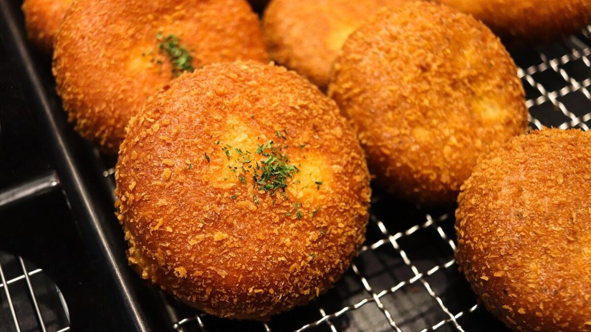 bread, croquette, donut, powder, bakery, korea, baguette bread, dessert, xclusive, fry bread, baker, perforated design evening light, boulangerie, panadería, pastelería, bäcker, cửa hàng bánh mỳ, croquette, croquette, croquette, croquette, croquette