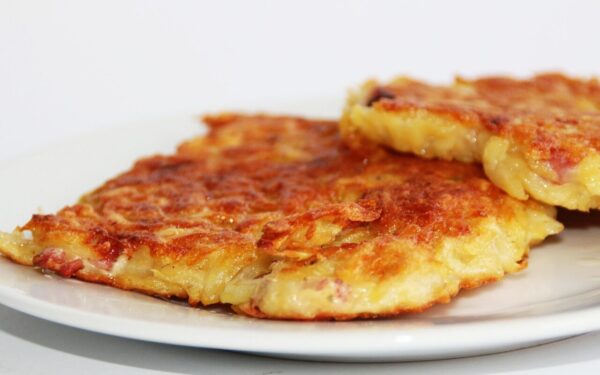 reibekuchen, potato pancakes, potato, flour, egg, pan, applesauce, reibekuchen, reibekuchen, potato pancakes, potato pancakes, potato pancakes, potato pancakes, potato pancakes, applesauce