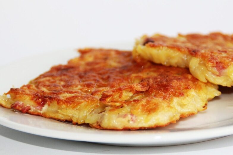 reibekuchen, potato pancakes, potato, flour, egg, pan, applesauce, reibekuchen, reibekuchen, potato pancakes, potato pancakes, potato pancakes, potato pancakes, potato pancakes, applesauce