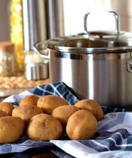 potatoes, cook, pot, eat, food, fresh potatoes, crops, tuber crops, harvest, produce, organic, fresh, kitchen, starch, starchy, carbohydrates, potatoes, potatoes, potatoes, potatoes, potatoes, pot, kitchen, kitchen, kitchen