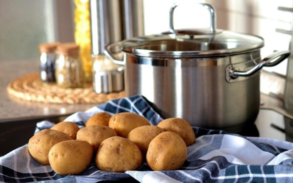 potatoes, cook, pot, eat, food, fresh potatoes, crops, tuber crops, harvest, produce, organic, fresh, kitchen, starch, starchy, carbohydrates, potatoes, potatoes, potatoes, potatoes, potatoes, pot, kitchen, kitchen, kitchen