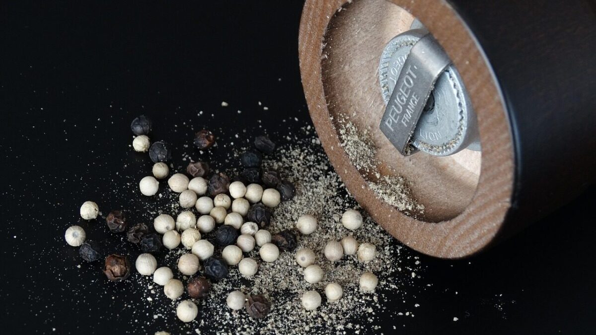 pepper, pepper mill, peppercorn, ground pepper, spice up, seasoning, pepper, pepper, pepper, pepper, pepper, pepper mill, pepper mill, pepper mill, pepper mill, pepper mill, peppercorn, ground pepper, ground pepper