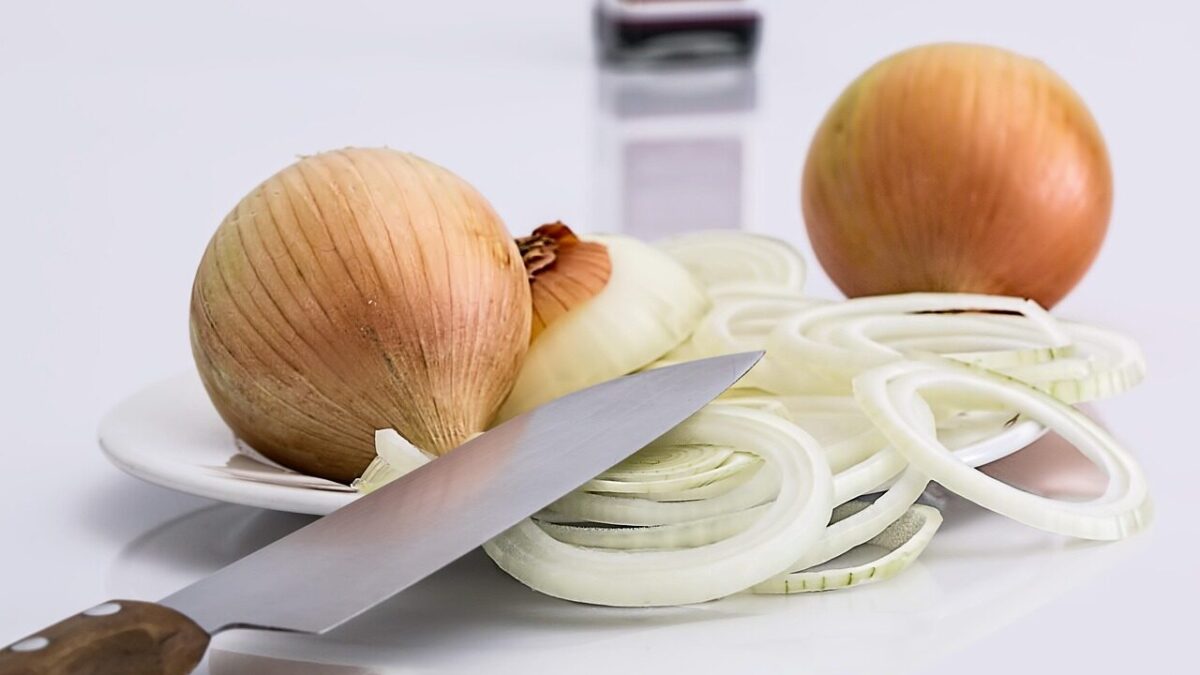 onion, slice, knife, food, ingredient, raw, vegetarian, healthy, vegetable, cooking, vegan, fresh, cut, culinary, eating, tears, crying, kitchen, onion, onion, onion, onion, onion