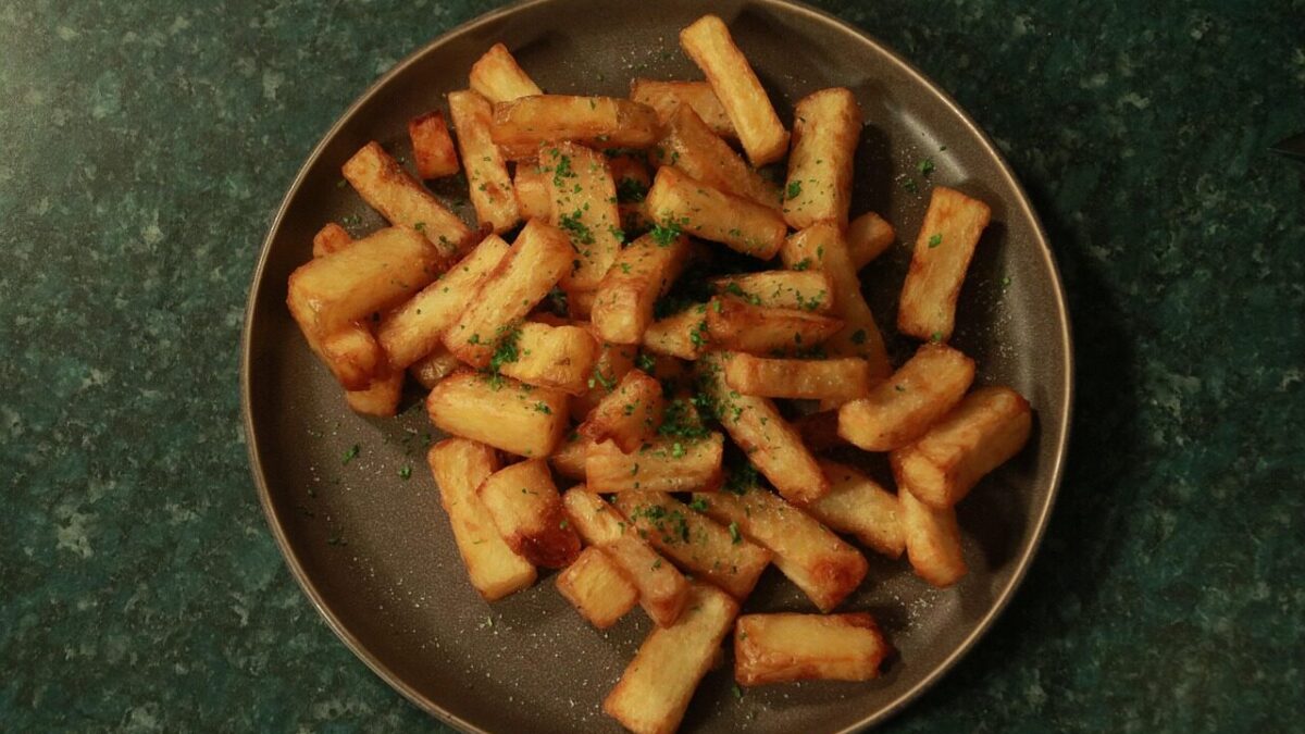 french fries, fried potatoes, vegetables, triple cooked chips, food, meal, potato fries, dinner, lunch, kitchen, cooking, fried vegetables, dish, french fries, french fries, french fries, french fries, french fries, fried potatoes
