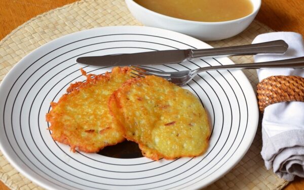 potato pancakes, reibekuchen, potato, applesauce, meal, serve, to dish out, potato pancakes, potato pancakes, potato pancakes, potato pancakes, potato pancakes, reibekuchen, reibekuchen, potato