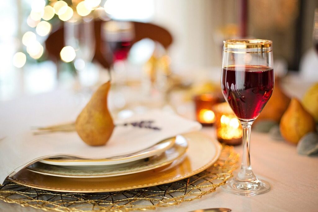 thanksgiving dinner, thanksgiving, table, serving, dinner, serve, food, wine, red wine, wine glass