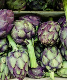 close-up photography of green and purple vegetables