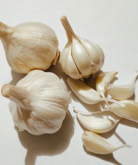a couple of garlics sitting on top of a table