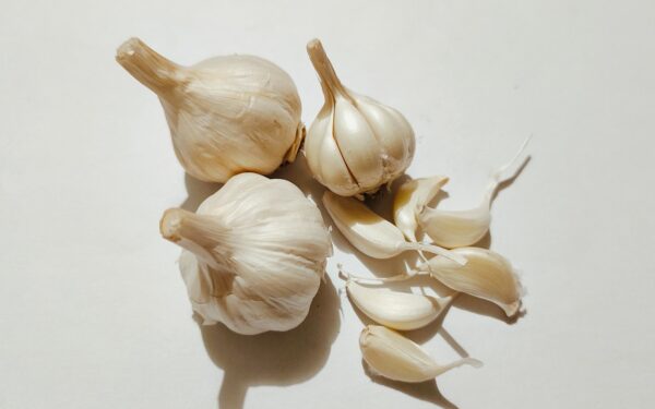 a couple of garlics sitting on top of a table