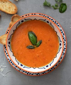 Pomidorų sriuba. Unsplash nuotr.