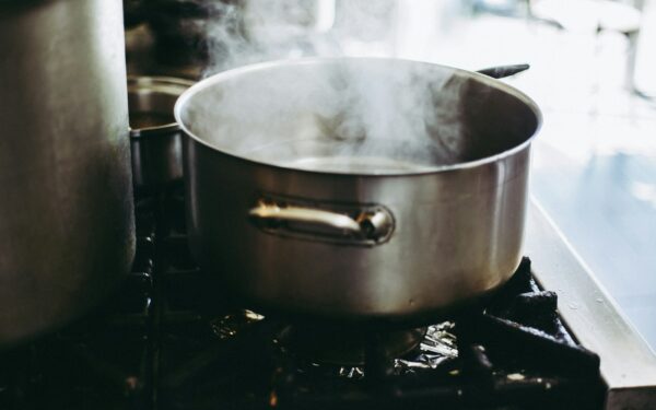 stainless steel cooking pot with lid