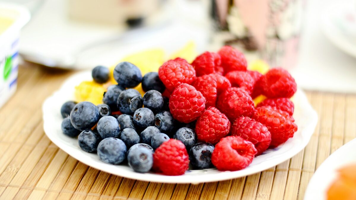 strawberries and blue berries on palte