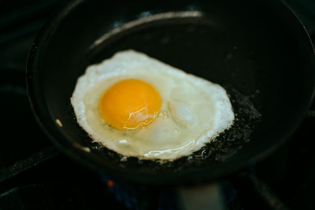 Keptas kiaušinis. Unsplash nuotr.