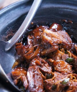 meat with sauce in black bowl