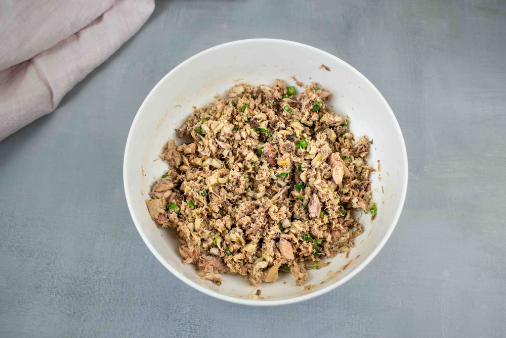 Greiti suktinukai su skumbre keptuvėje. Įdaras