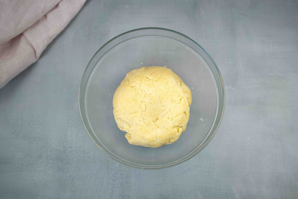 Greiti suktinukai su skumbre keptuvėje. Tešla