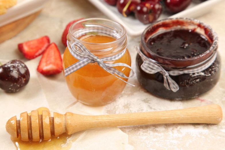 Medus ir uogienė. Canva nuotr.