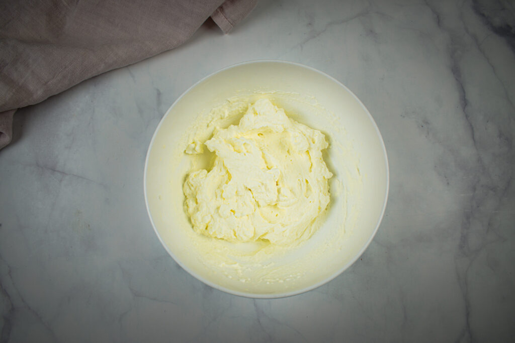 Riešutų sviesto ir šokolado putėsiai. Grietinėlė