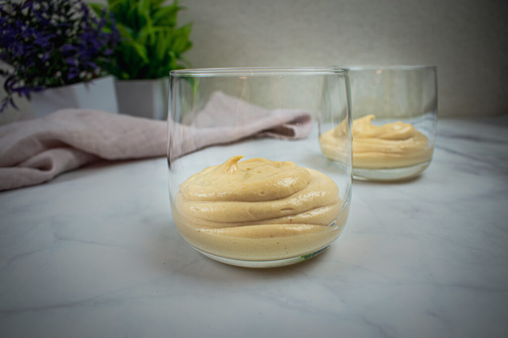 Riešutų sviesto ir šokolado putėsiai. Riešutų sluoksnis