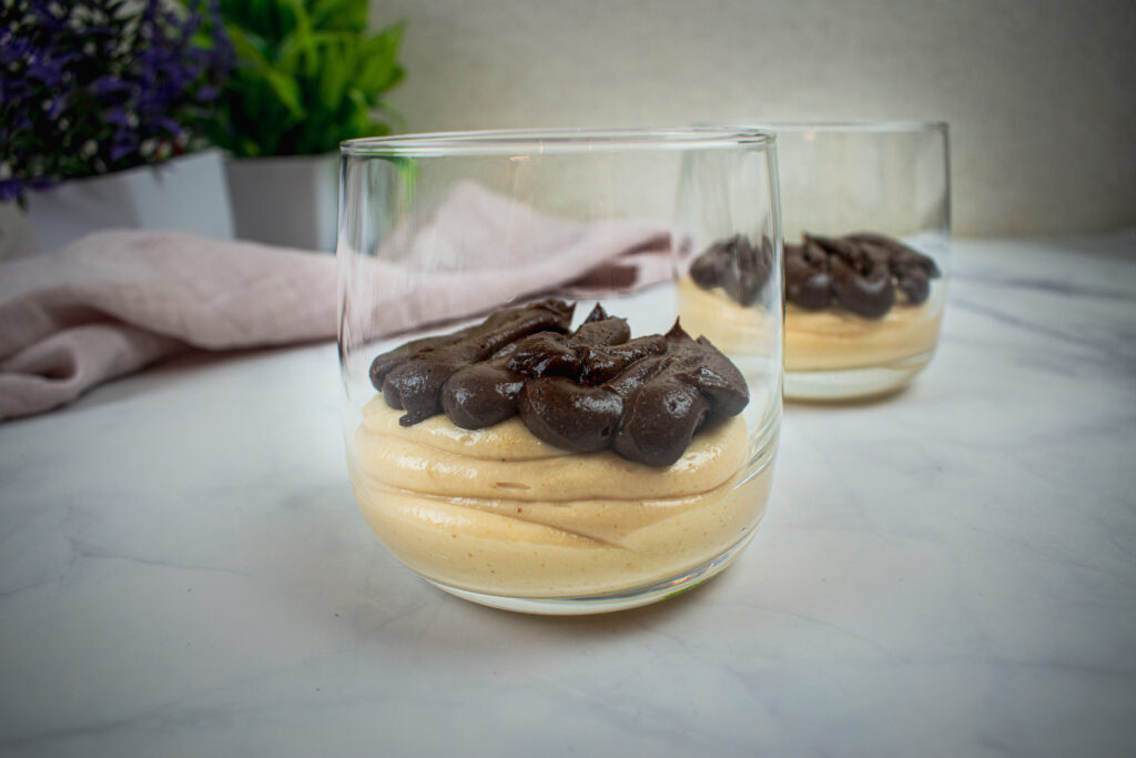 Riešutų sviesto ir šokolado putėsiai. Šokolado sluoksnis