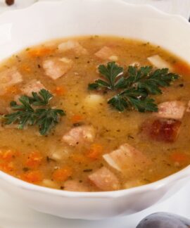 Žirnių sriuba. Canva nuotr.