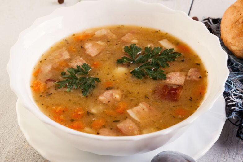 Žirnių sriuba. Canva nuotr.