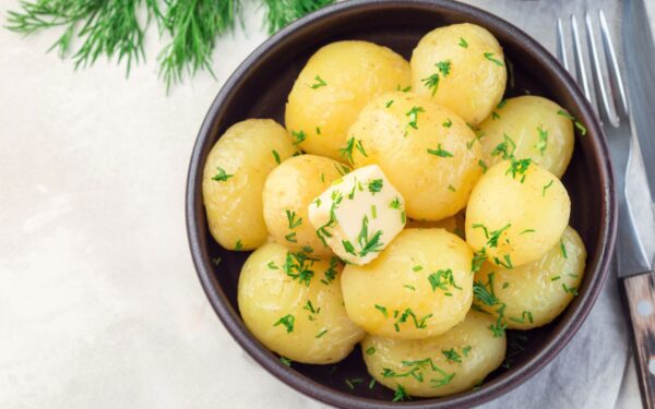 Bulvės su krapais. Canva nuotr.