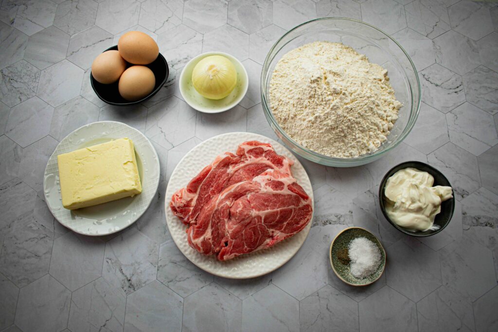 Naminiai kibinai su kiauliena. Ingredientai