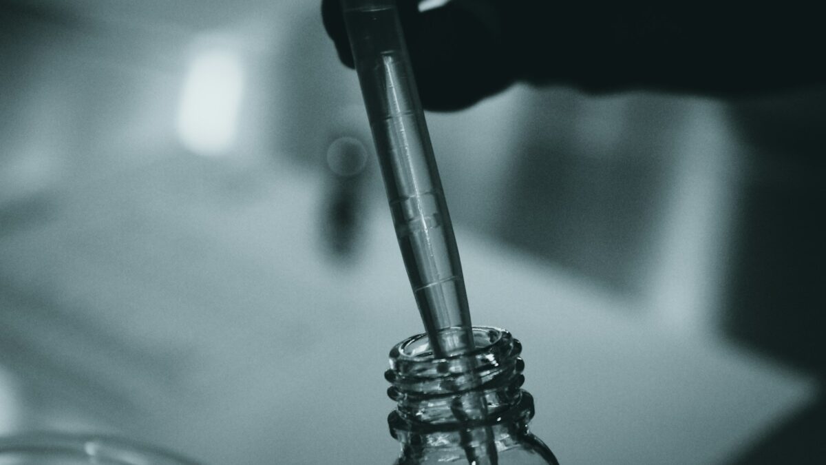 Pipetė. Pexels nuotr.